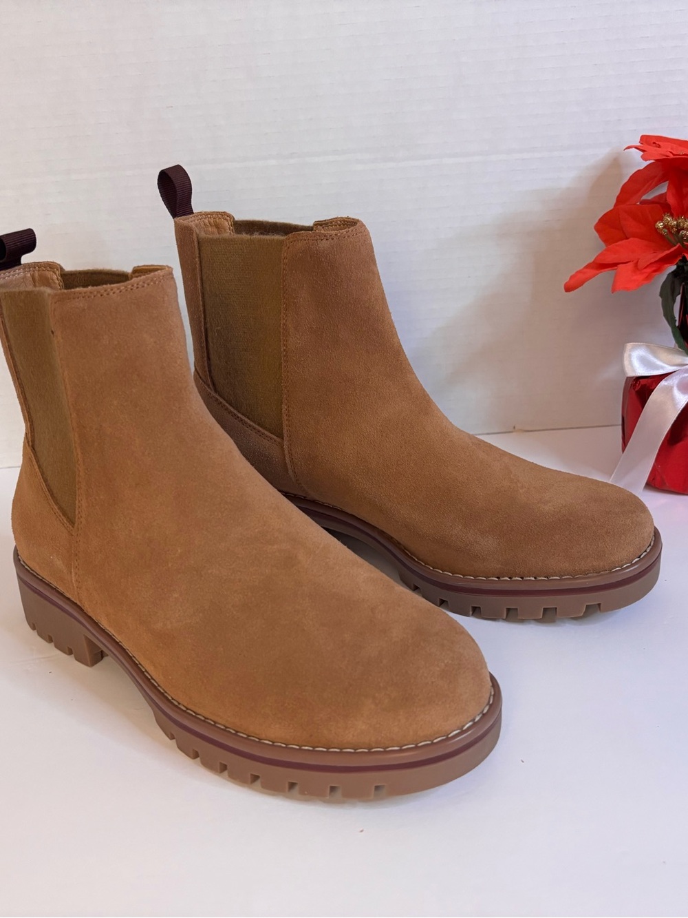 Crown Vintage Tan Suede Chelsea Boots Women's Size 8.5 NIB Brand New - Picture 2 of 8